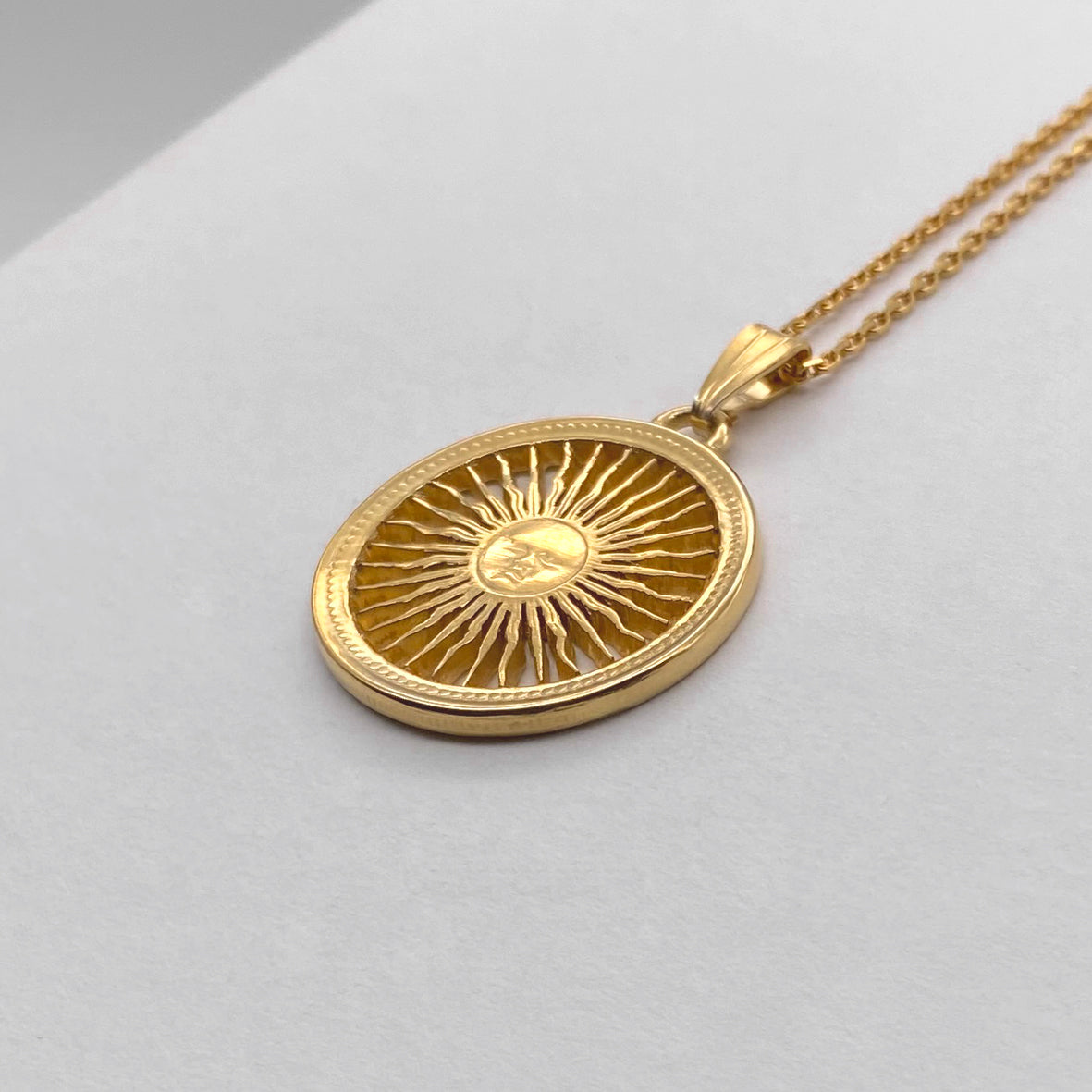 Argentinien / Sonne / Sol de Mayo / 18 Karat Gold / Anhänger ohne Kette