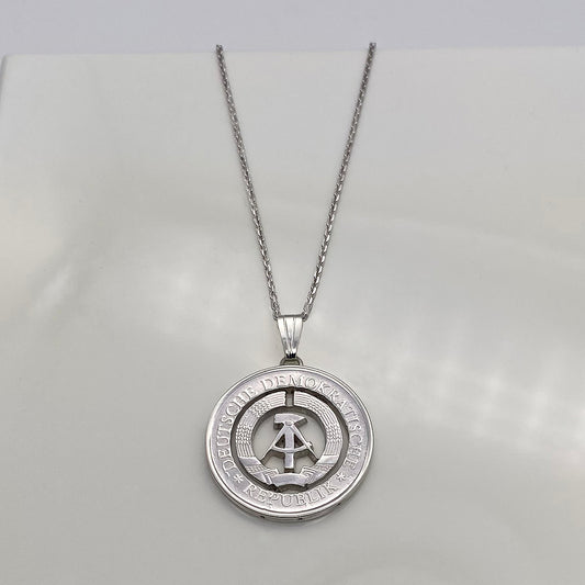 DDR / 1 Mark / Hammer und Sichel / Replika / Ohne Silberkette