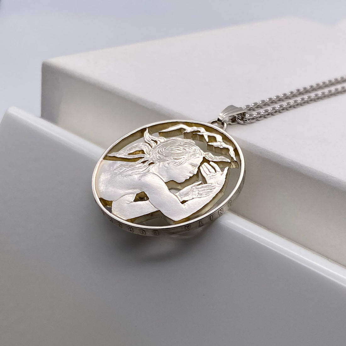 Warum Handarbeit im Luxusschmuck heute der wahre Luxus ist