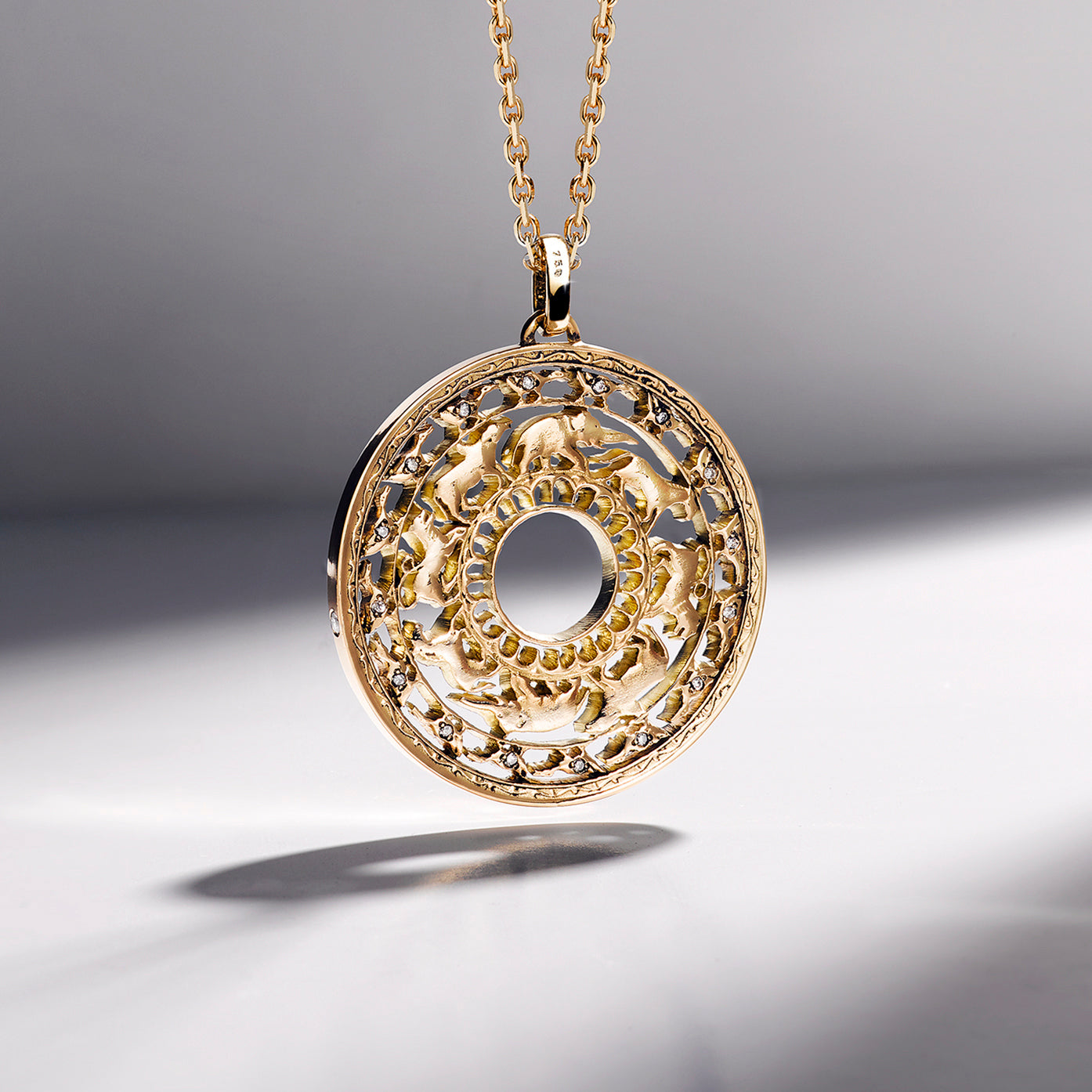 Sri Lanka / Kreis des Lebens / 18 Karat Gold / mit 20 Diamanten veredelt / ohne Goldkette