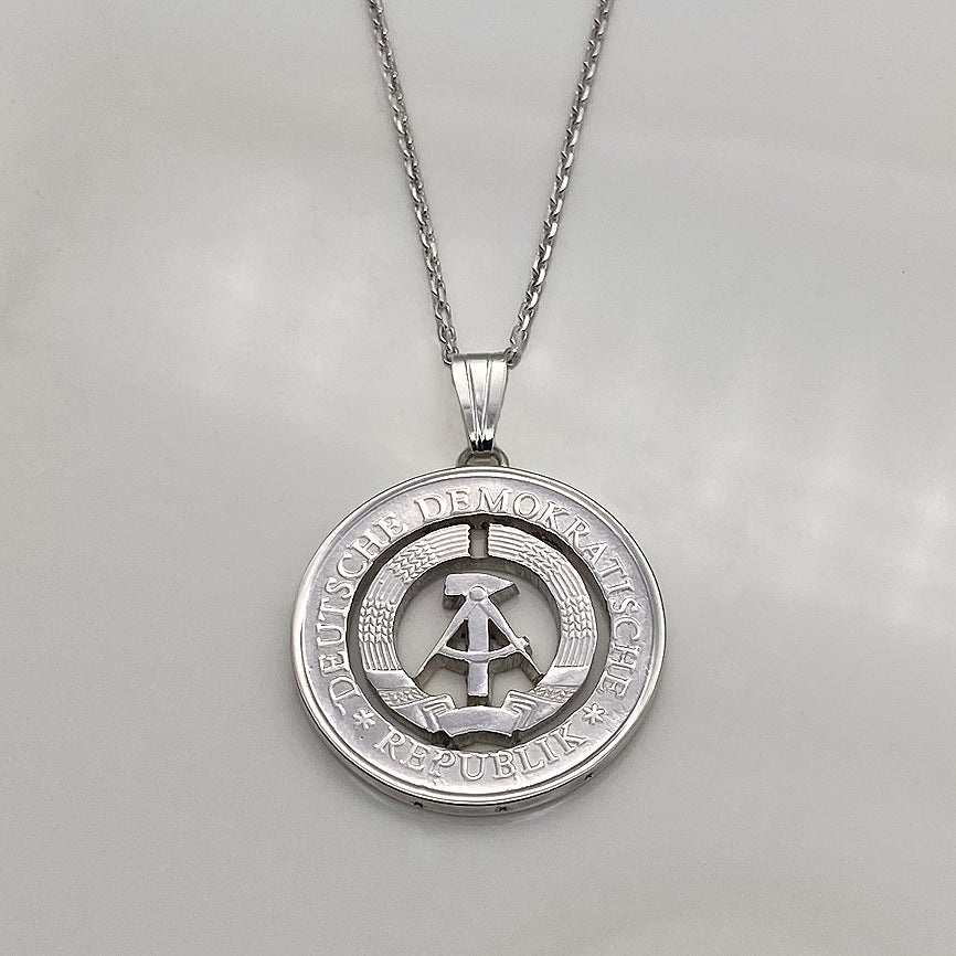 DDR / 1 Mark / Hammer und Sichel / Replika / Ohne Silberkette
